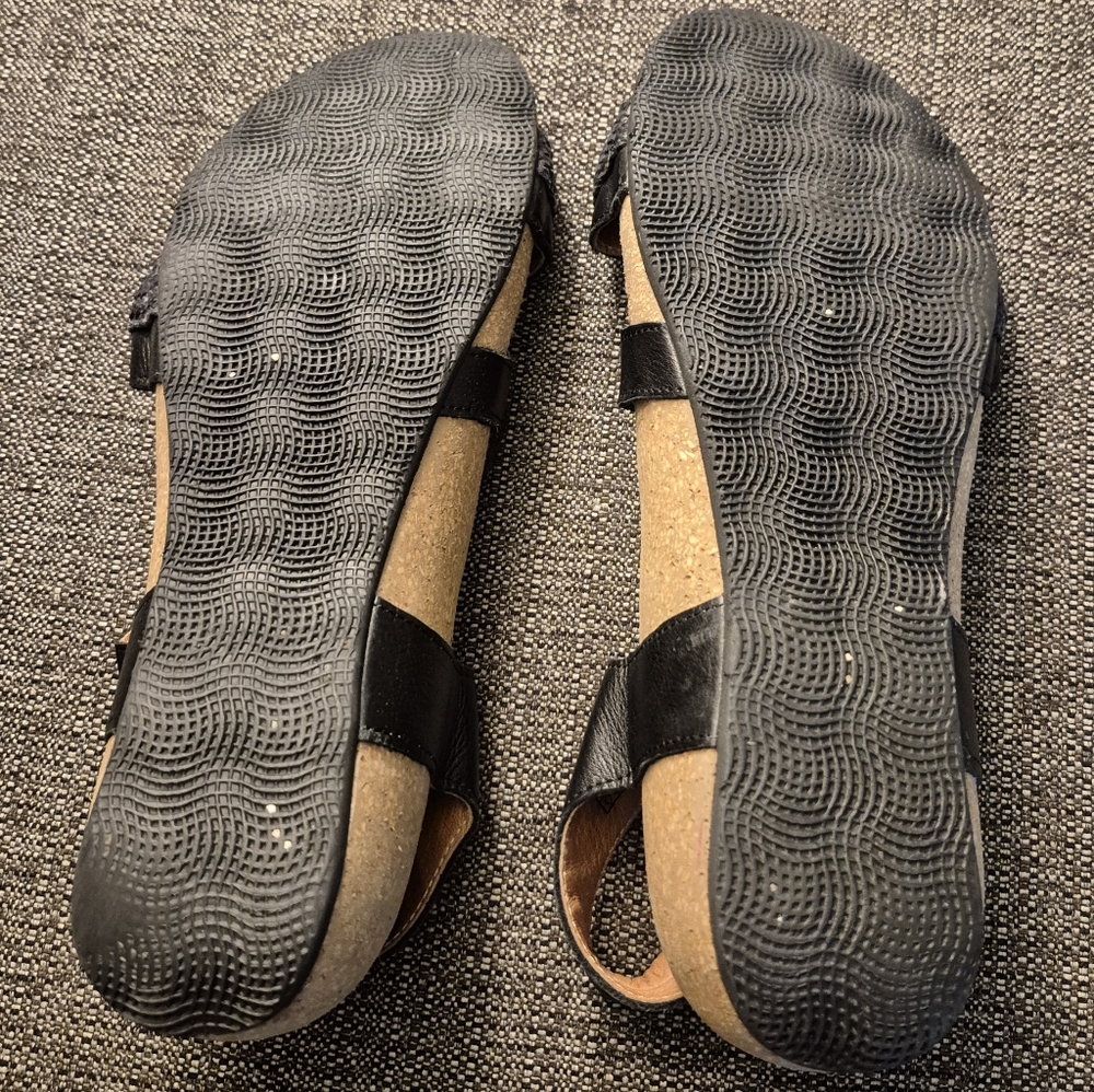 Taos Footwear Black Braided Strappy Sandals - Picture 10 of 11